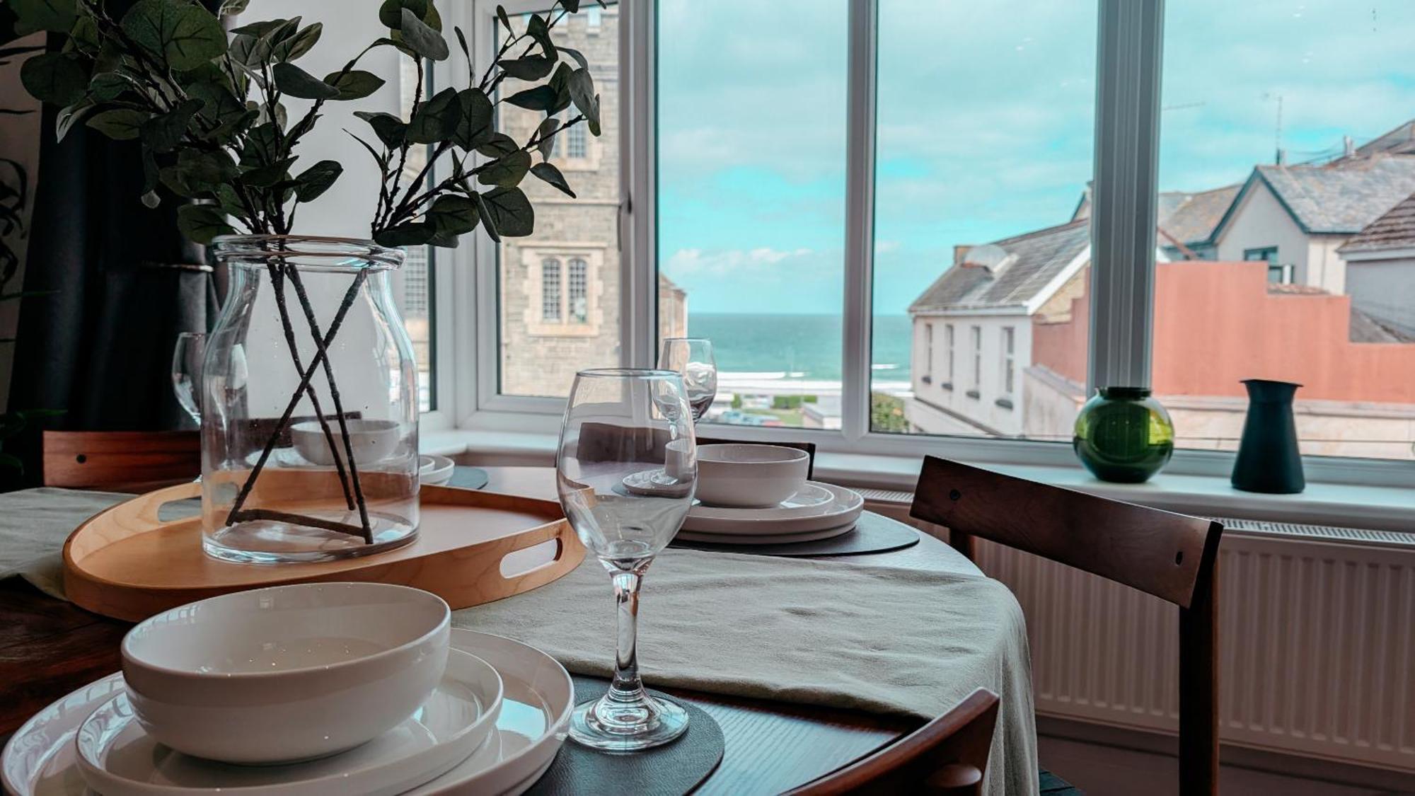 Holiday home Central Apartment- Stunning Sea Views- 100M To Beach- Brand New For 2025- Sleeps 6 *